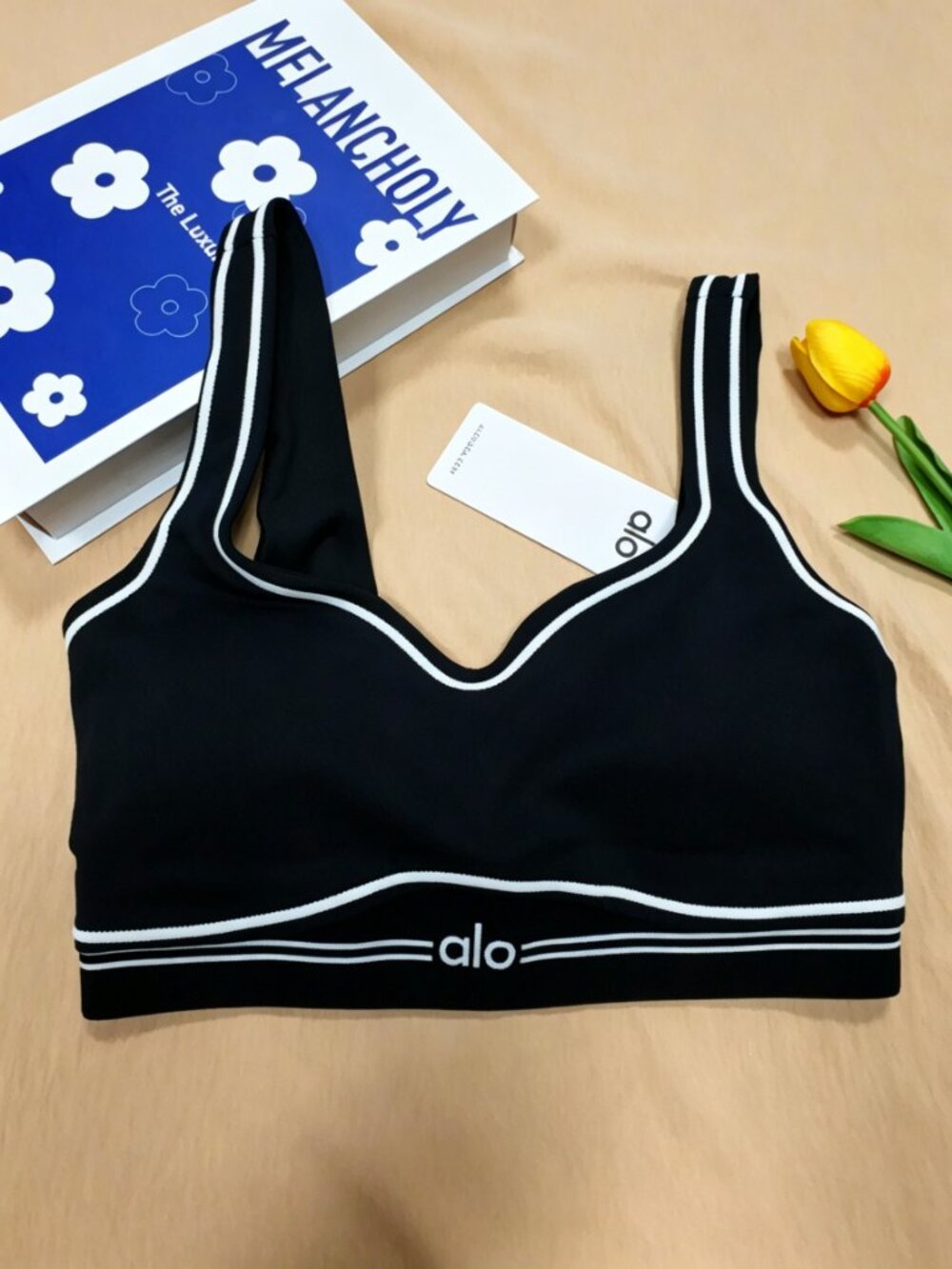 New With Tags🖤ALO Yoga Airbrush Heart Throb Sports Bra Black/White🎀 - Picture 2 of 10